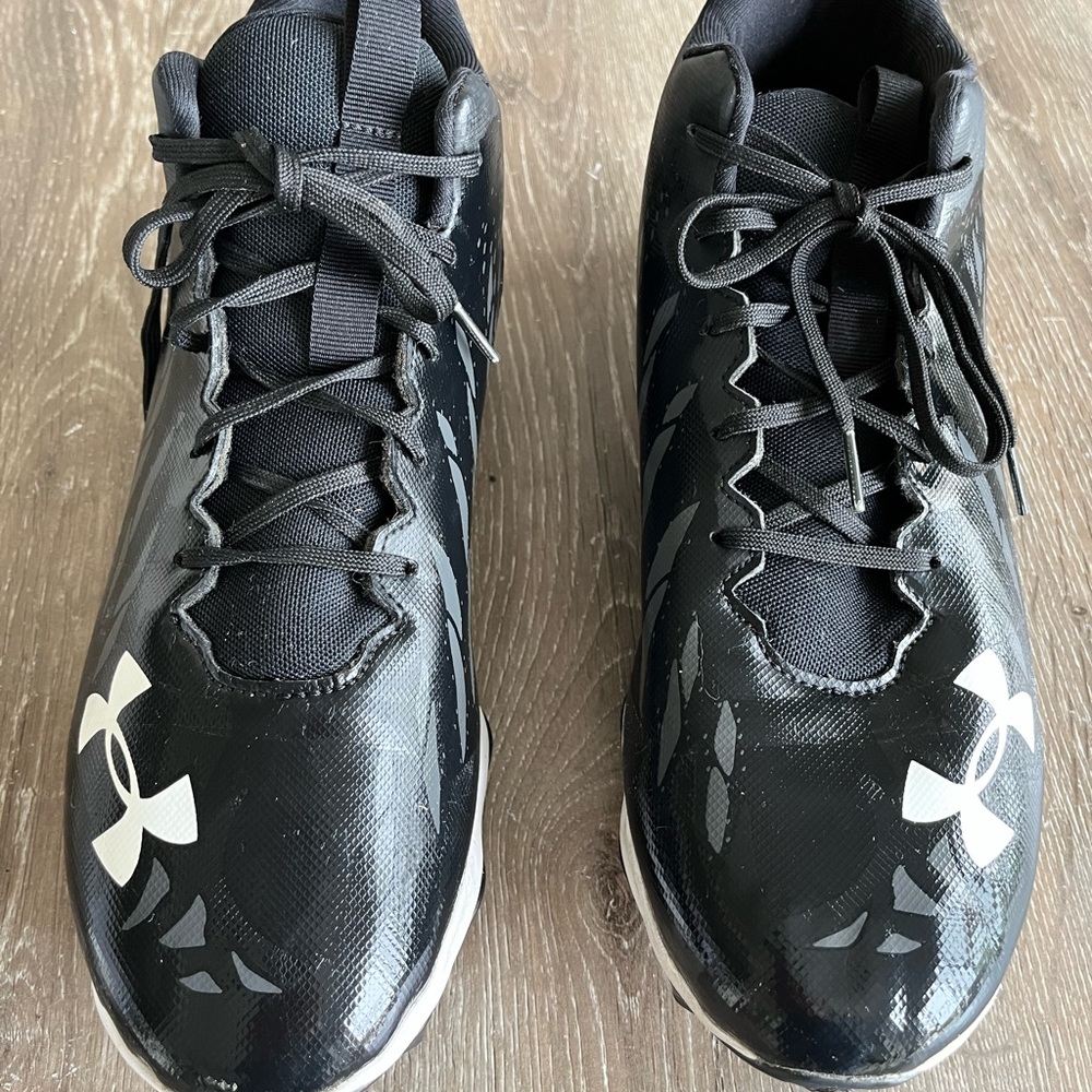 Under Amour Football cleats, black, men size 11.5 very good condition